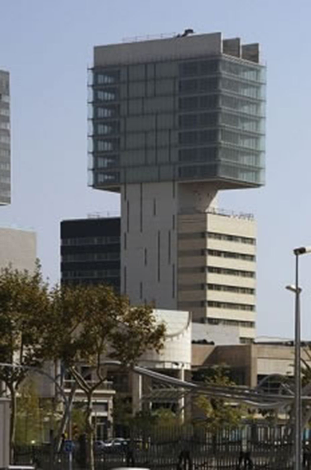 2003 - 2004 | Edificio de oficinas del consorcio de la zona franca - JOSEP LLUIS MATEOS